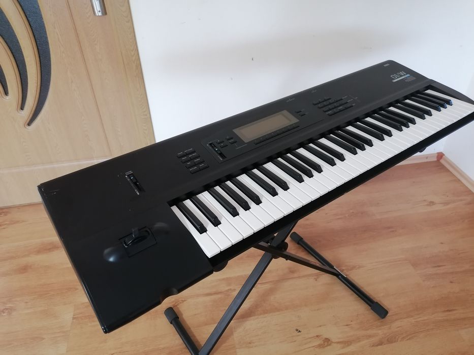 KORG 01/W sintetizator orga pian midi controller