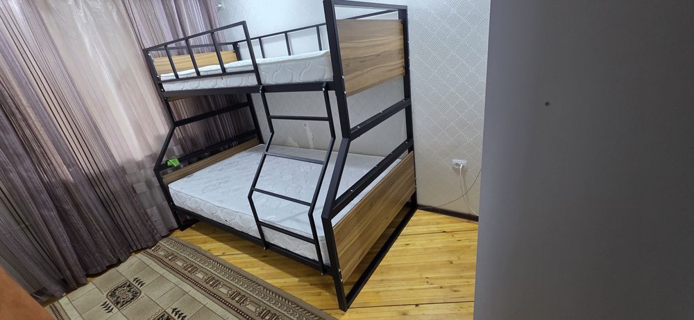 Двухэтажный кровать. Двухъярусная кровать. Металлические икк етажли
