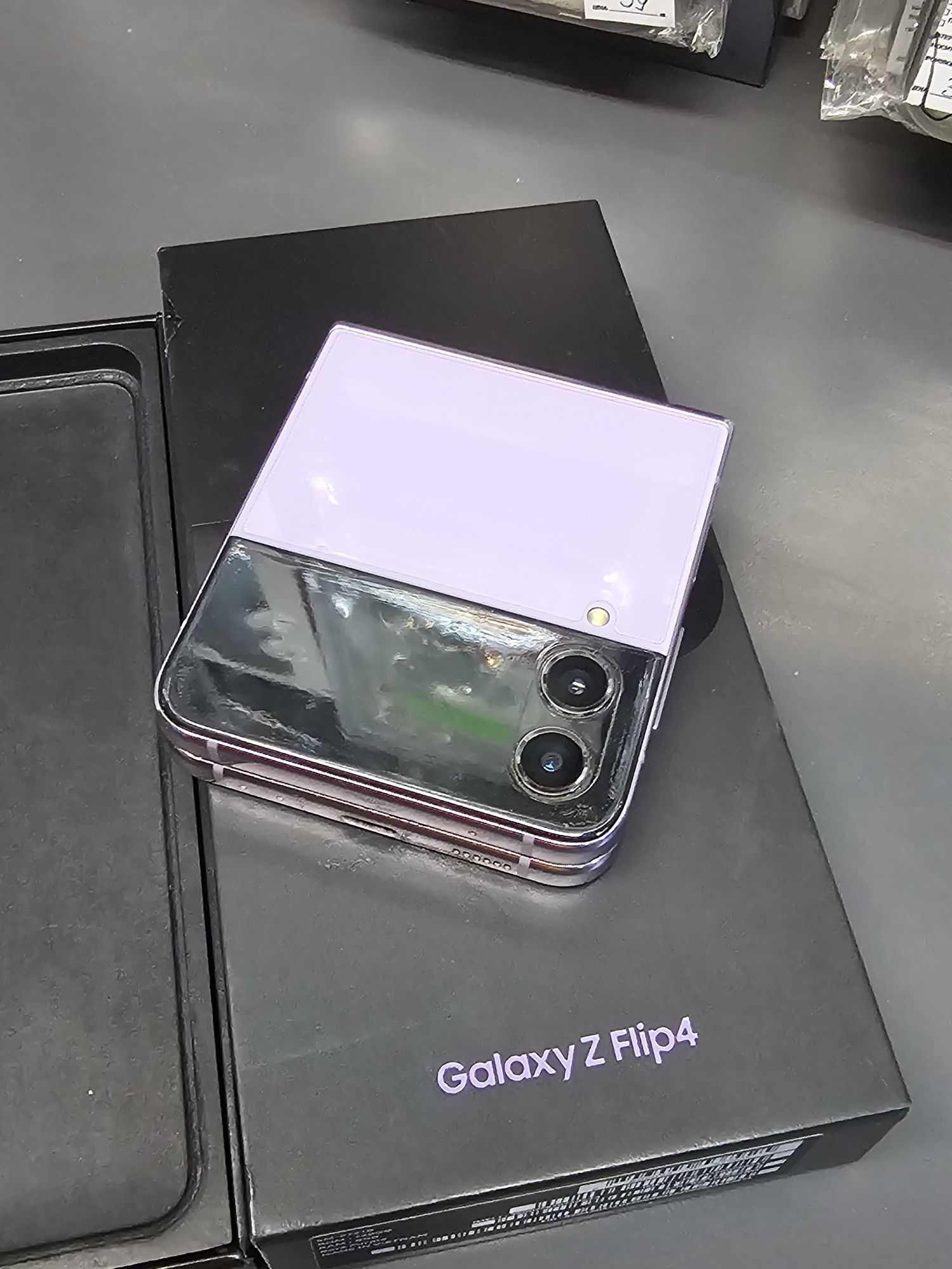 Samsung Galaxy Zflip 4 лилав