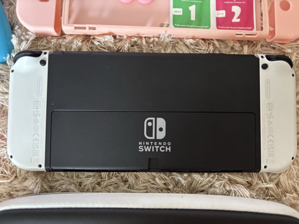 Nintendo Switch Oled 64GB Deluxe Bundle