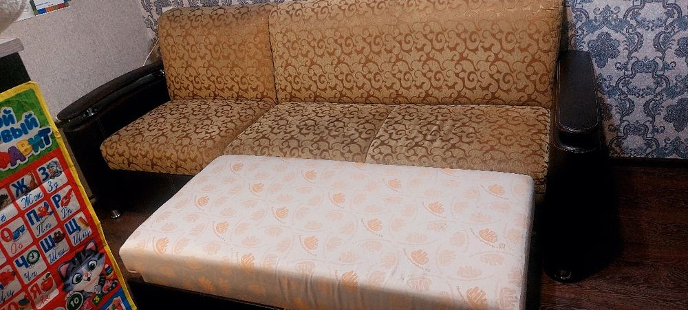 Диван отдаем даром