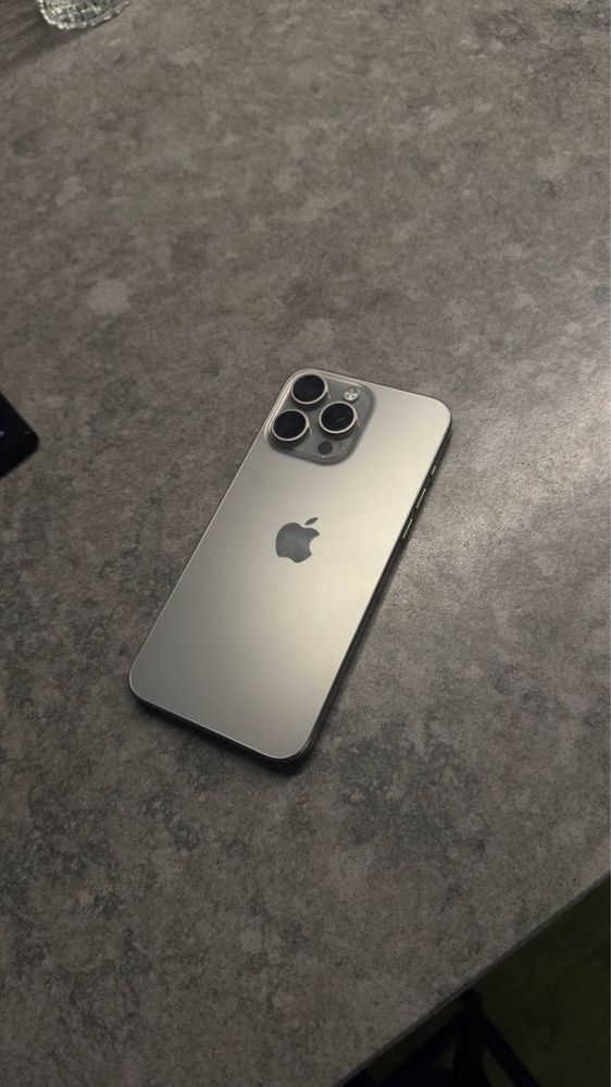 Продаю 2 телефона Iphone 15 pro + 15pro max