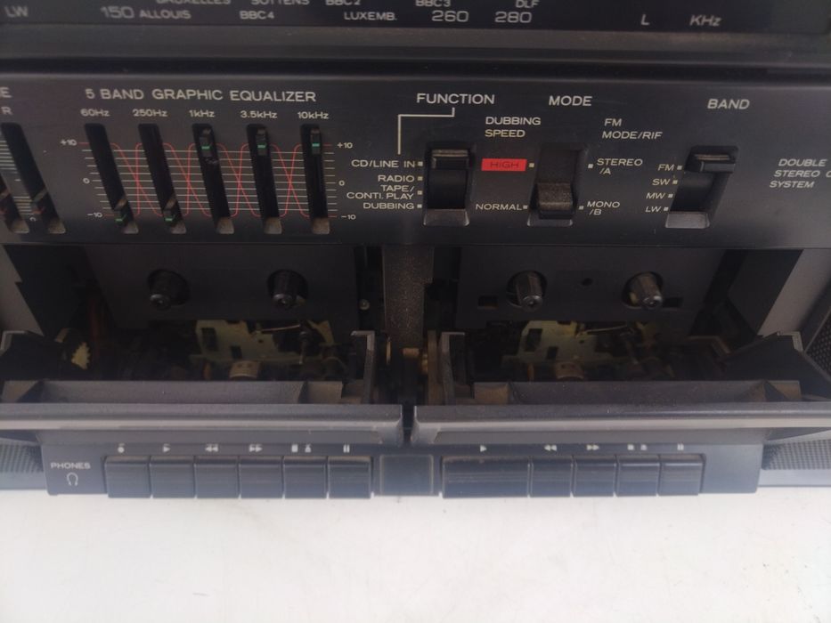 Двукасетъчен радио касетофон HITACHI 
HITACHI  TRK-W530E