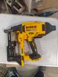 Акумулаторен безчетков такер за скоби Девалт Dewalt DCFS950