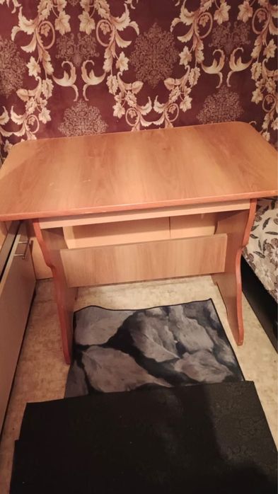 Продам стол не большой размер