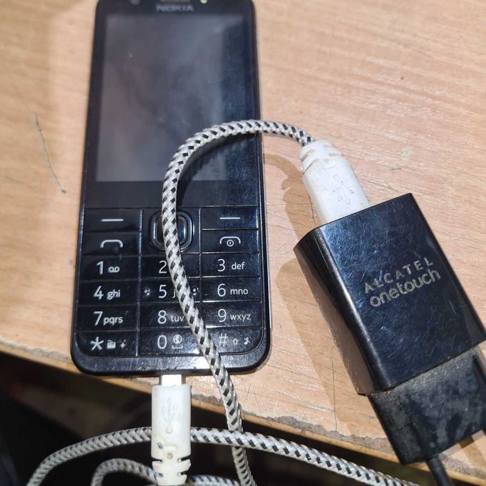 Продавам Нокиа 6300