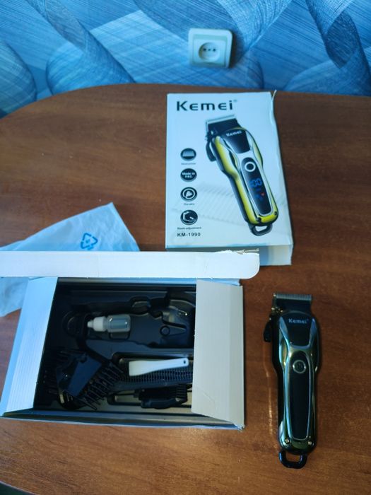 Продам машинку для стрижки Kemei KM 1990