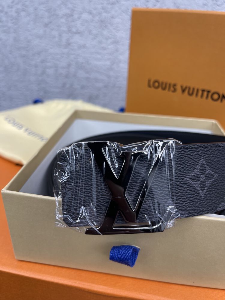 Curea Louis Vuitton neagra