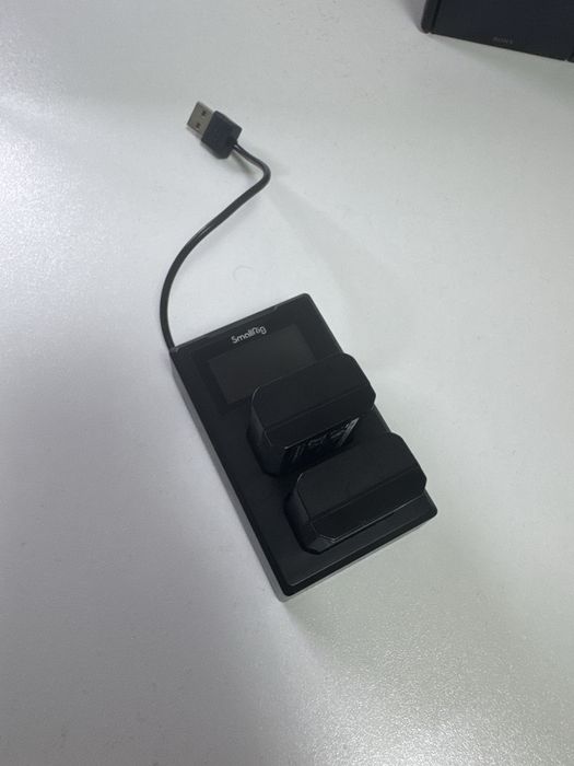 Camera sony zve10 + obiectiv sigma 30mm f1.8 +2 baterii