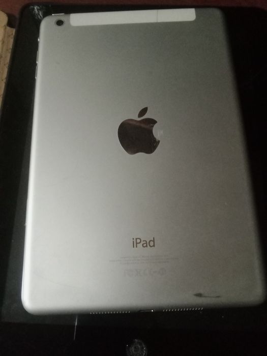 Продаю iPad 64 Гб 10 оператив симачный в хорошем состоянии есть чихол