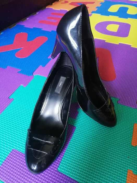 Pantofi Zara, mărimea 36, toc 6 cm. Purtați o singură dată.