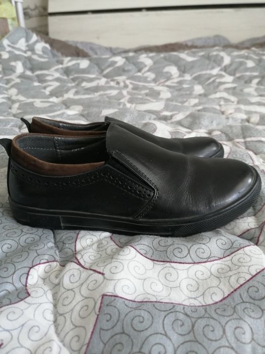 Продам школьные туфли для мальчика