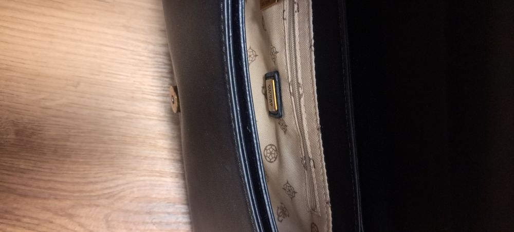 Чанта guess през рамо