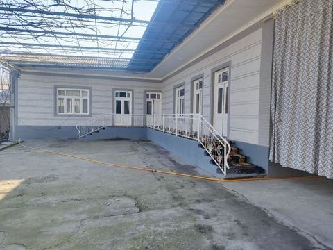 Уй жой сотилади.