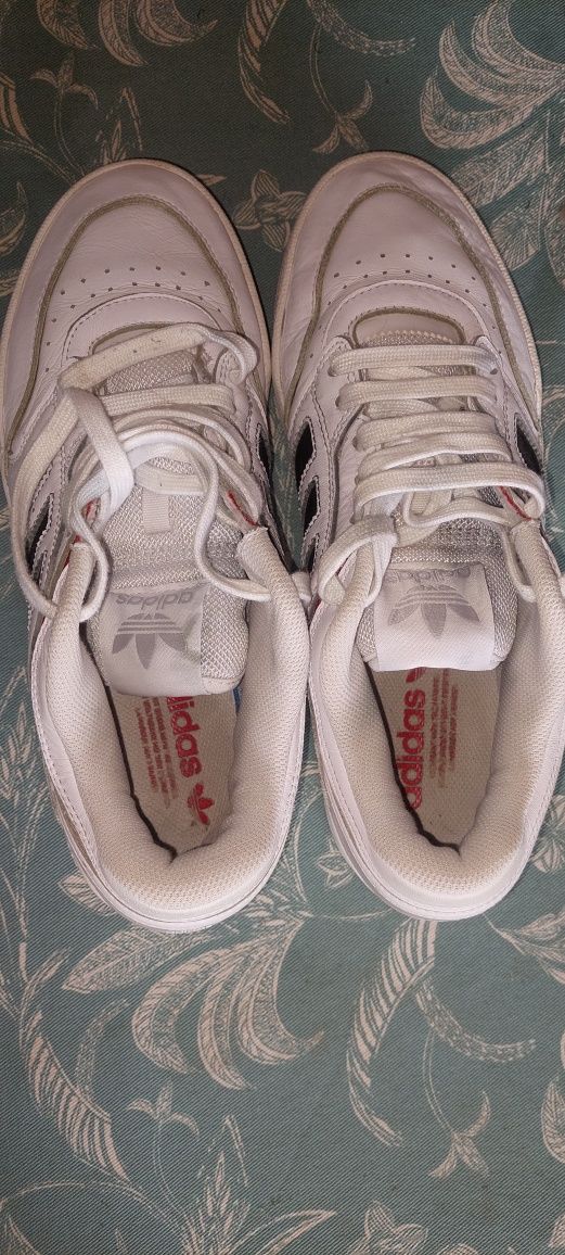 Продавам маратонки Adidas