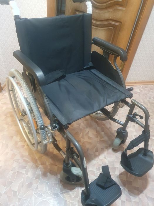 Продам инвалидную коляску новую