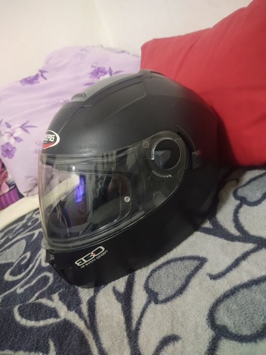 Vând cască moto caberg