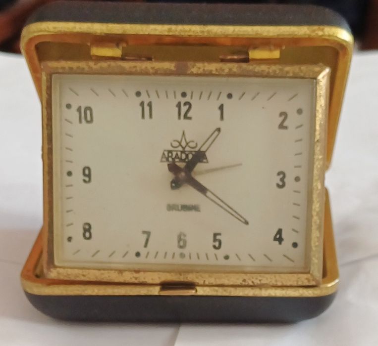 Ceas mecanic masa & voiaj ARADORA comunism RO / perfect functional RAR