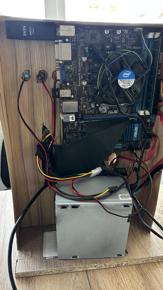 Компютър в дървена кутия с Intel i3