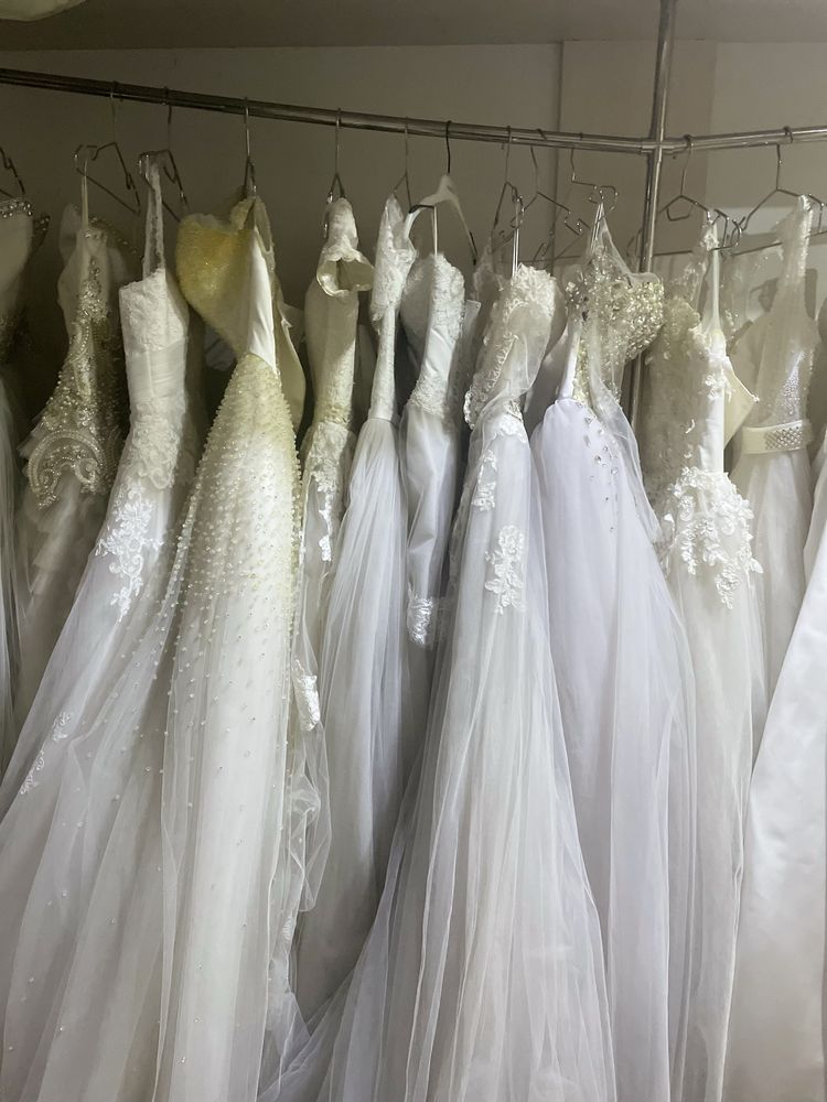 СРОЧНО!!! 30 комплектов красивых свадебных платьев!!!
