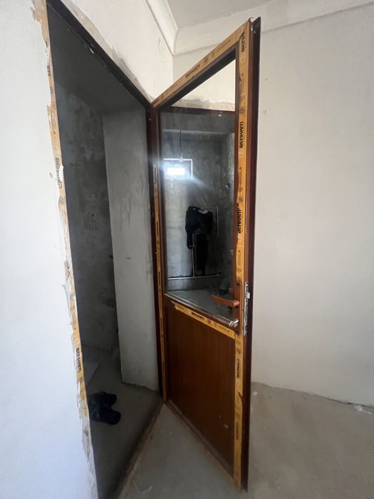 пластиковое двер