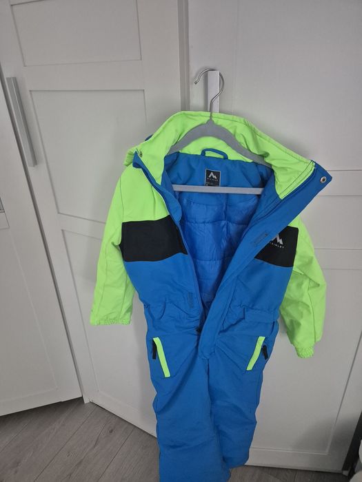 Combinezon schi MC Kinley, marime 110, potrivit pt 5-6 ani.