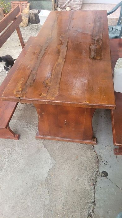 Дървена маса с 2 пейки