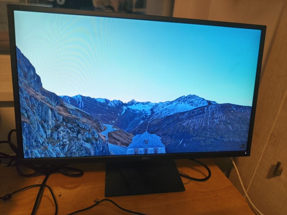 Monitor nou led DELL ips full HD diagonală 27" HDMI