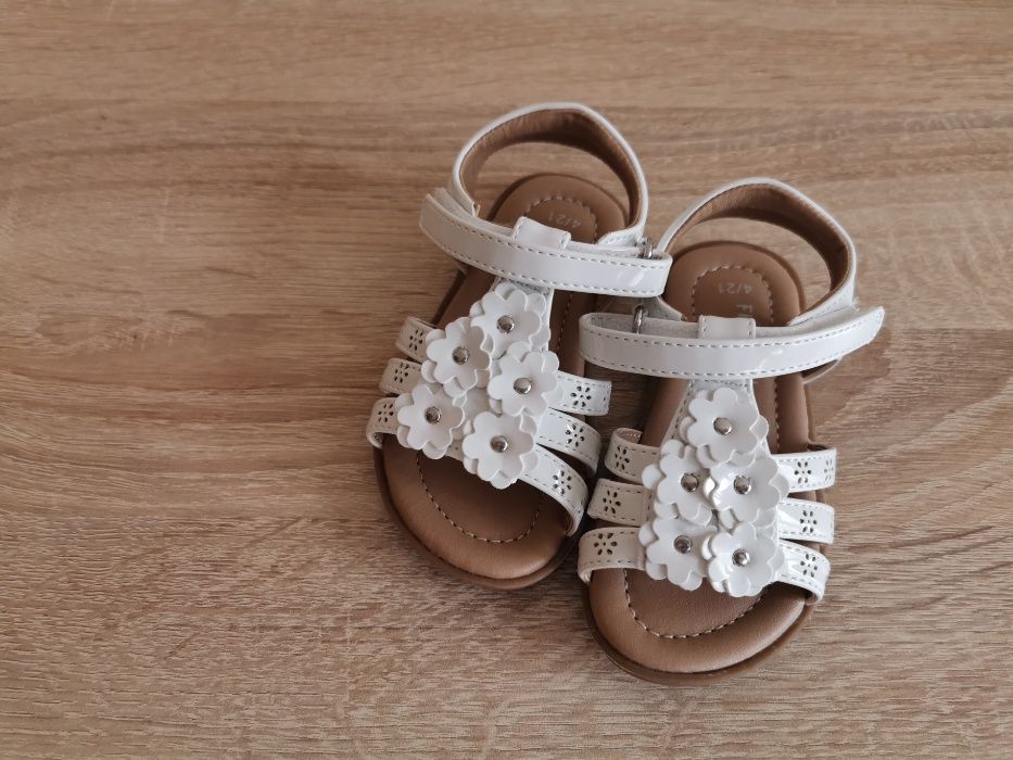 Продавам нови детски сандалки -21 номер