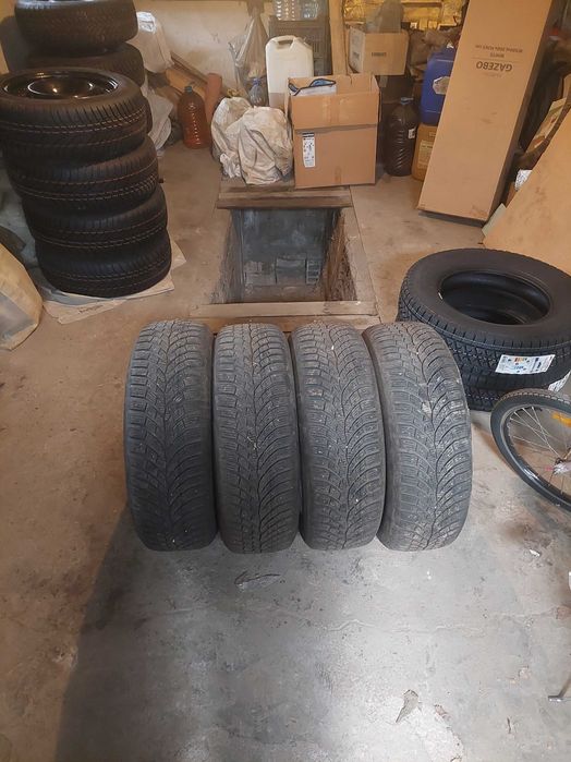 Зимни гуми CONTINENTAL 195/65/15-4БРОЯ