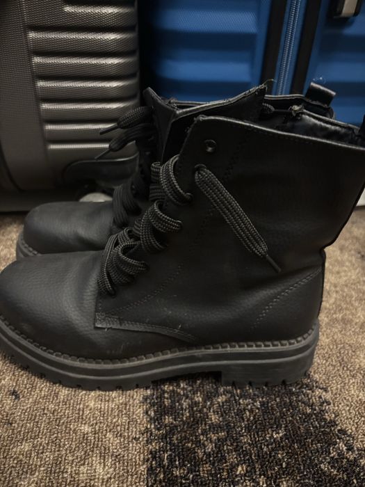 Обувки на pull and bear и lc waikiki