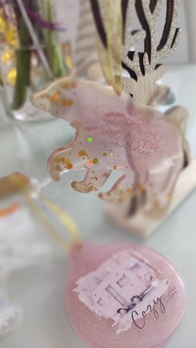 Ръчно изработени фигурки за елха от епоксидна смола