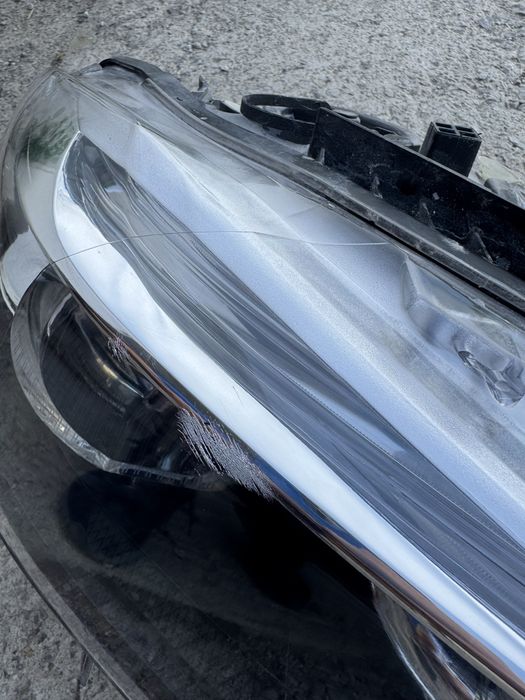 Десен Led Фар BMW F30