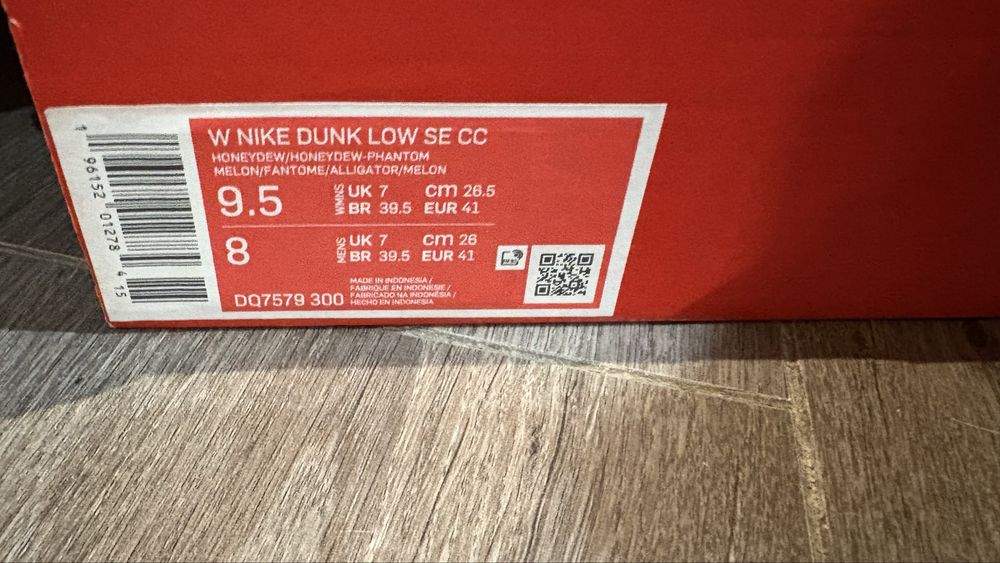 Маратонки от плюш Nike нови