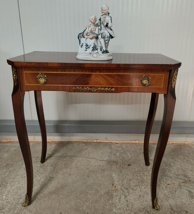 3917 Помощна маса с месингови елементи