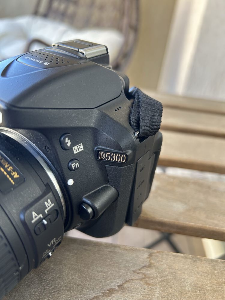 Camera foto/video Nikon D5300 performanta 18-55mm VR II DSLR