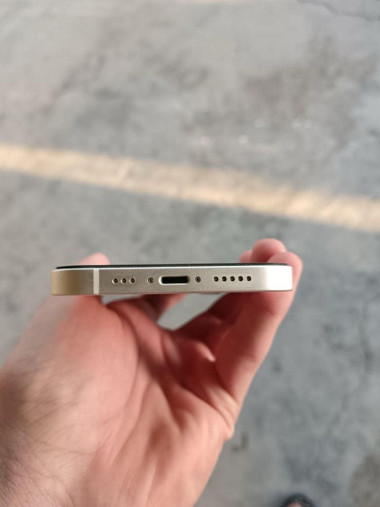 Iphone 12.