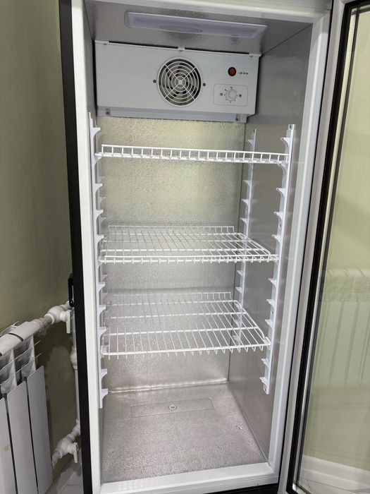 холодильник в отличном состоянии . почти новая