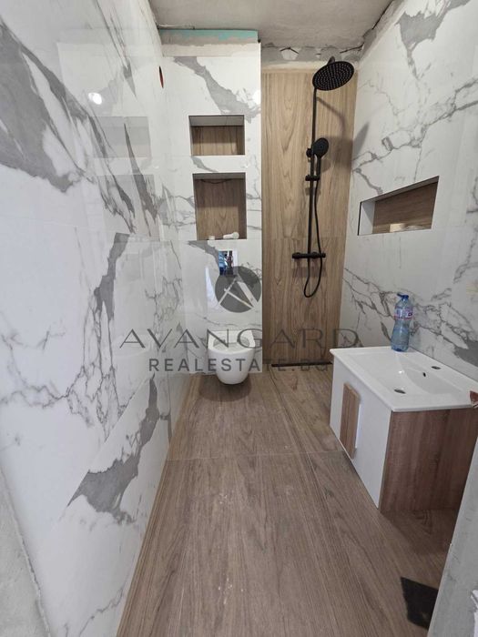 Продава се Тристаен апартамент в Пловдив, Тракия - 95 кв.м за 2053 €/кв.м - Снимка #2