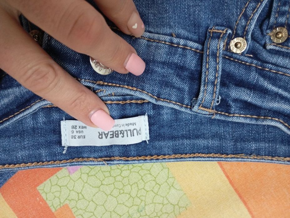 Blugi evazați Pull & Bear și Sinsay