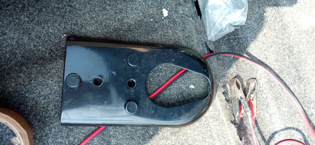 Troliu  electric nou cu telecomanda 12v