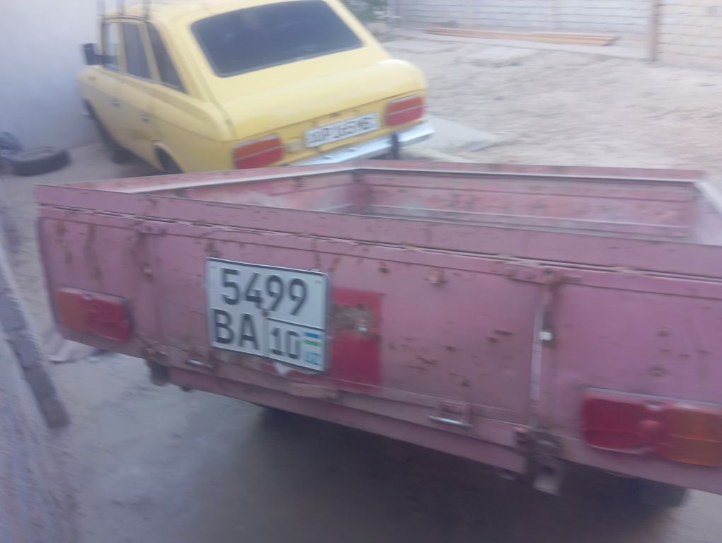 Sariq kombi va tirkama sotiladi