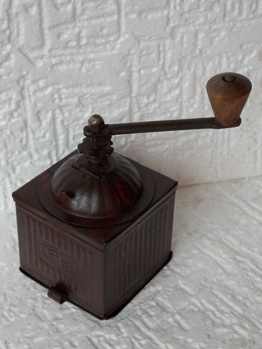 rasnita veche romaneasca,colectie,antichitati,obiecte comuniste,arta