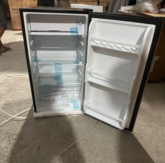 Холодильник Aiwa mini 90L