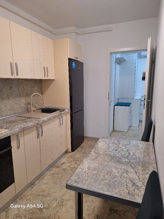 Închiriez apartament