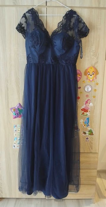 Rochii de seara noi sau second-hand