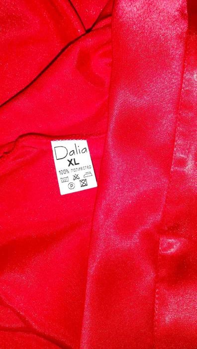 Дамски червен сатенен комплект нощница и халат