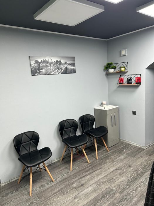 Inchiriez o camera salon ( frizerie,unghii etc)