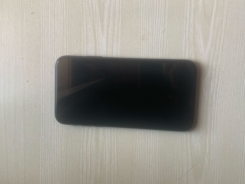 Продавам Перфектен Iphone 11