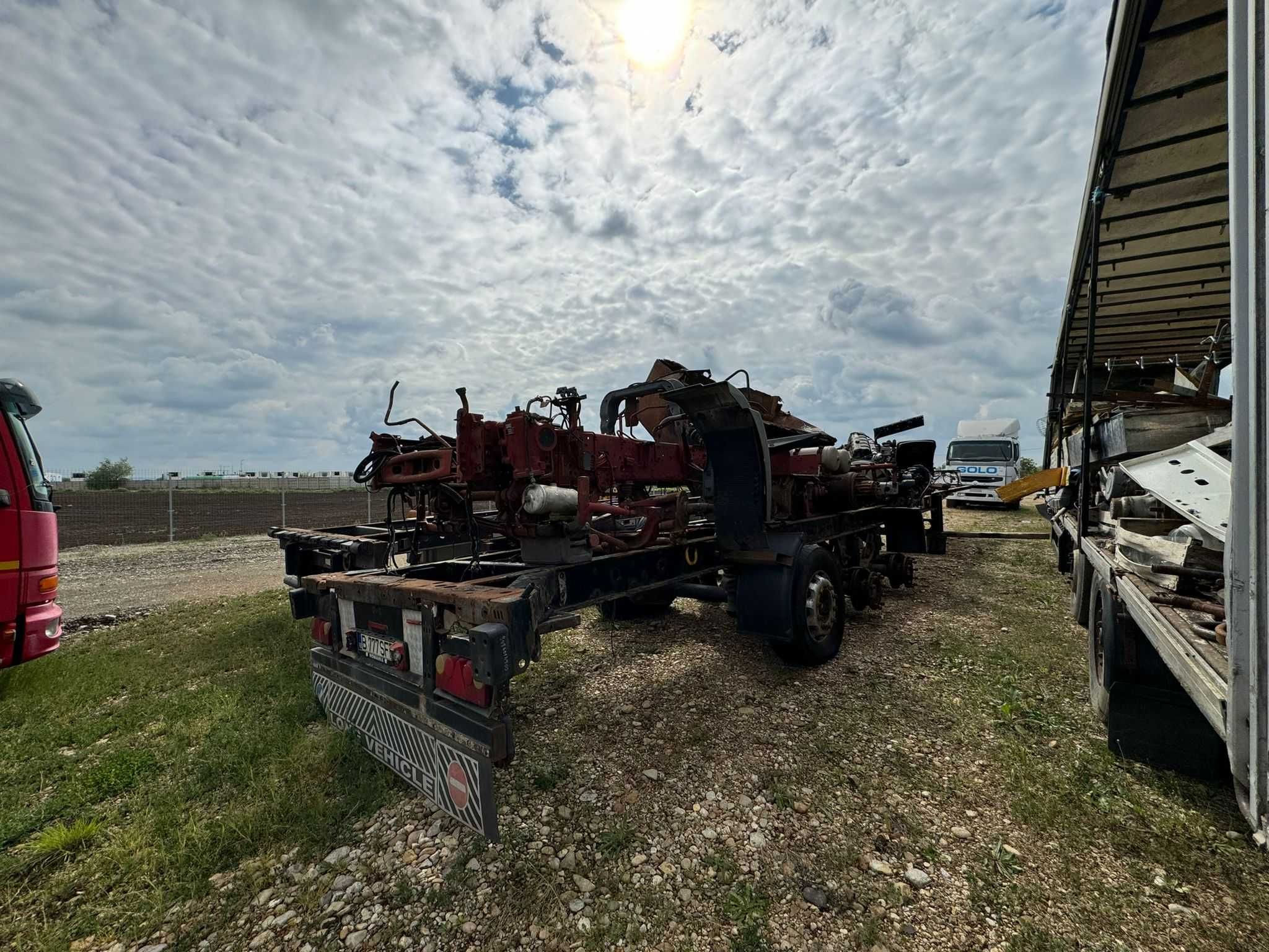 Vand/Dezmembrez sasie si cap tractor renault